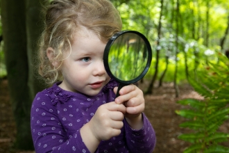 Wild Tots girl magnifying glass