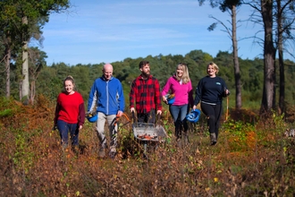 Volunteer work party on heathland - Main vols web page