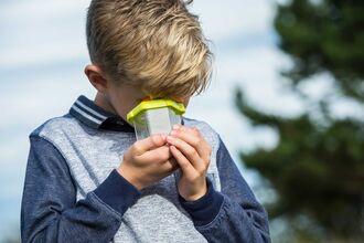 A child with bug viewer