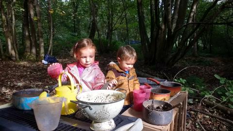 Wild Tots play in a mud kitchen