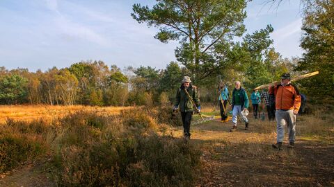 Volunteers heading on to site