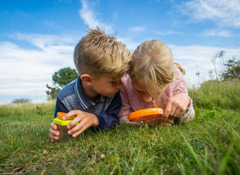 Children with magnifying glass