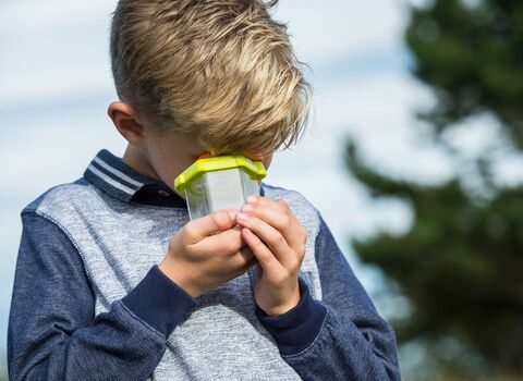 A child with bug viewer